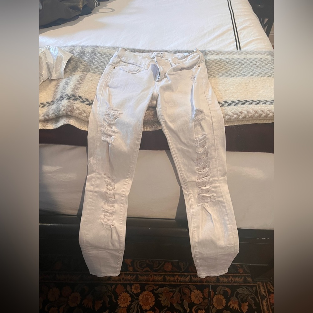 NWOT. White Frame jeans, Le Skinny de Jeanne, size 24. NWOT. Never worn.